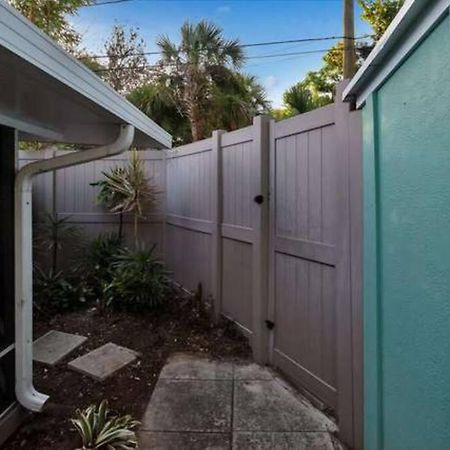 Charming Studio W Pool One Mile To Beach Pets Welcome Лейк Уърт Екстериор снимка
