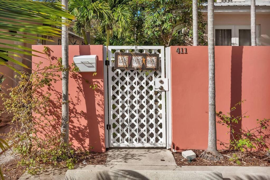 Charming Studio W Pool One Mile To Beach Pets Welcome Лейк Уърт Екстериор снимка