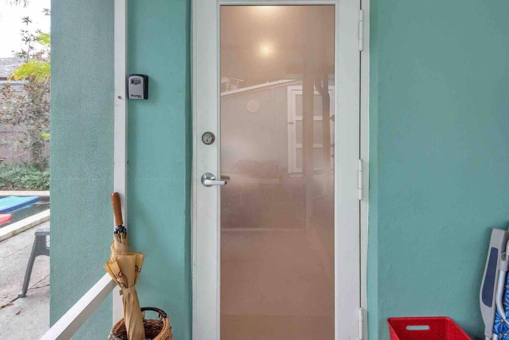 Charming Studio W Pool One Mile To Beach Pets Welcome Лейк Уърт Екстериор снимка