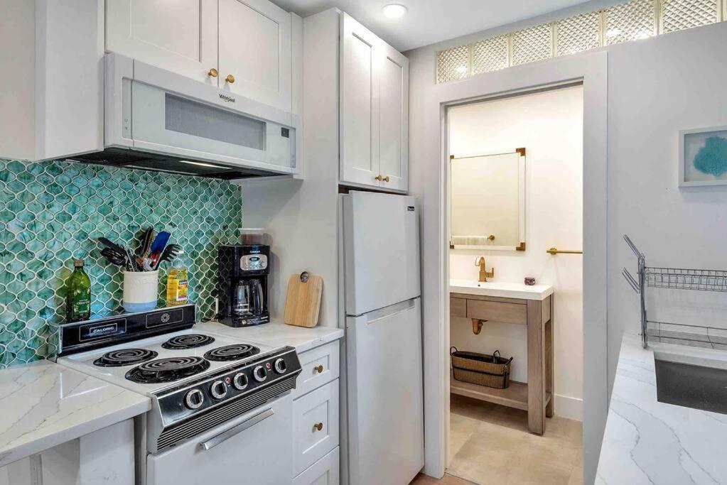 Charming Studio W Pool One Mile To Beach Pets Welcome Лейк Уърт Екстериор снимка