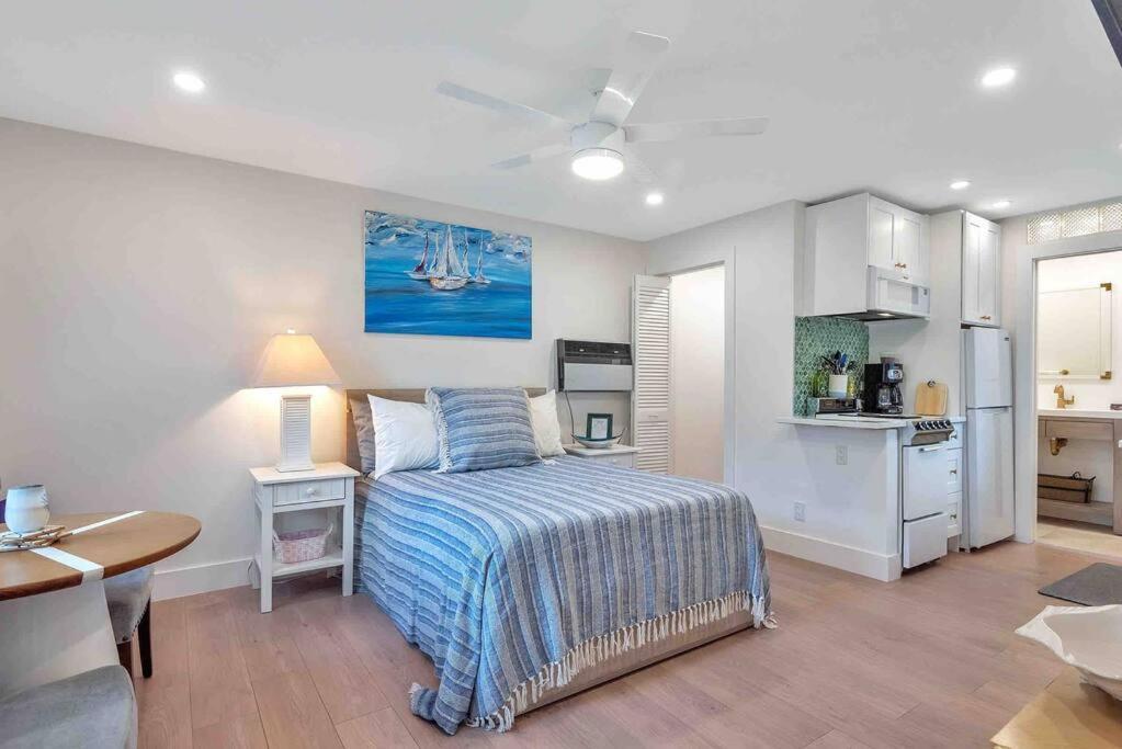 Charming Studio W Pool One Mile To Beach Pets Welcome Лейк Уърт Екстериор снимка