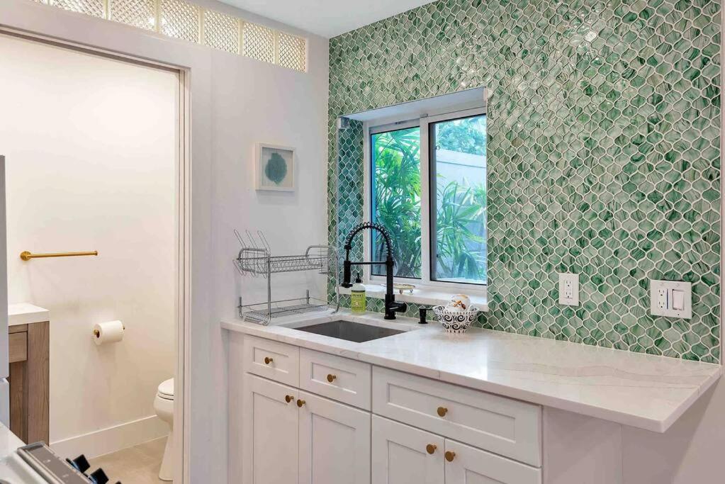 Charming Studio W Pool One Mile To Beach Pets Welcome Лейк Уърт Екстериор снимка